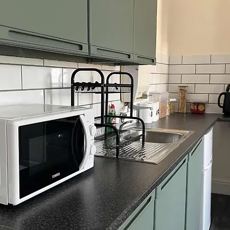 Self-contained Within Shared Gasthof Manchester