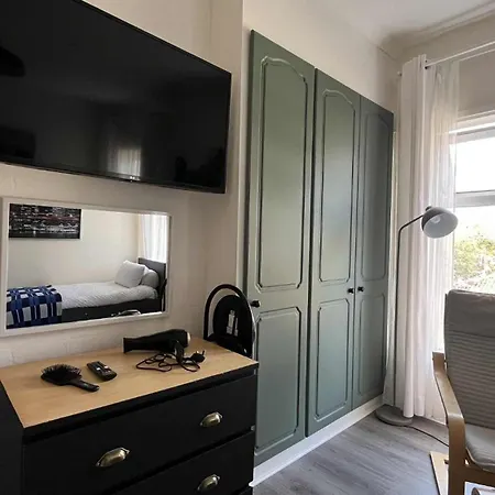 Gasthof Self-contained Within Shared Manchester