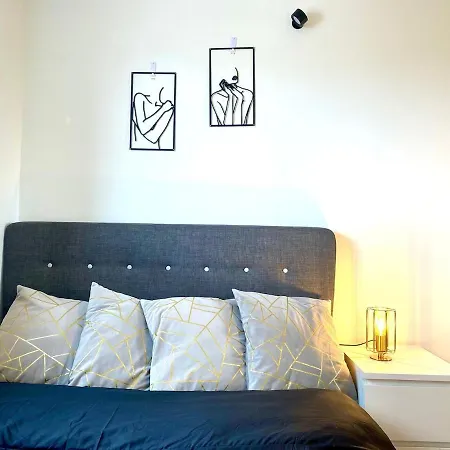 High-rise 2bed With Balcony And Water View