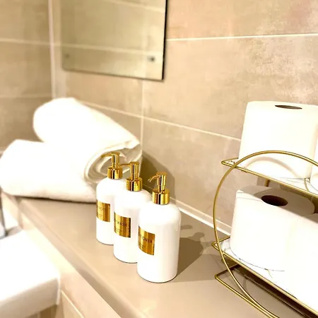 High-rise 2bed With Balcony And Water View Manchester