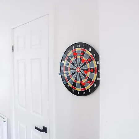 Spacious 3br Near Etihad And Coop Live - Free Parking! *