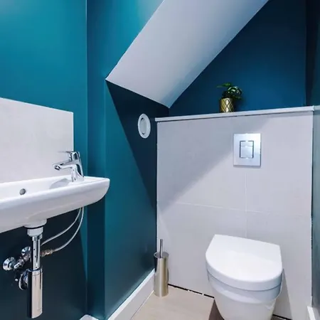 Apartment Modern Spacious Sleeps 5 Free High-speed Wi-fi