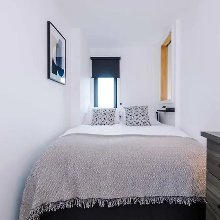 Apartment Modern Spacious Sleeps 5 Free High-speed Wi-fi Manchester