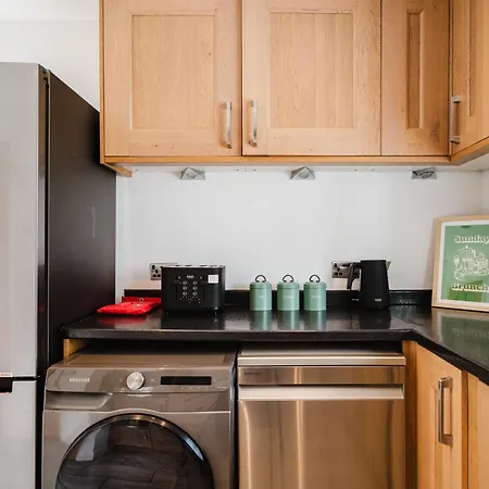 Heaton House - Parkside Charm And Comfort Apartment