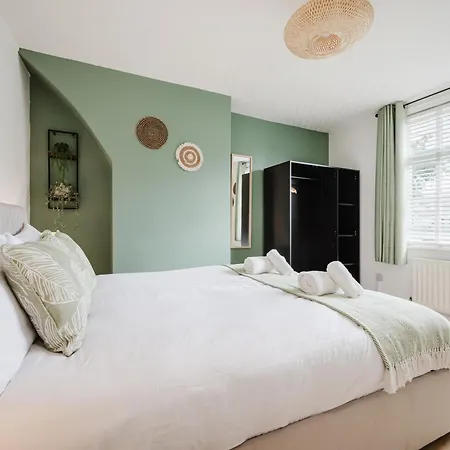 Heaton House - Parkside Charm And Comfort