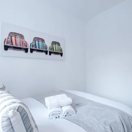 Vakantiehuis Spacious 3bed In Stretford, Sleeps 6, Parking