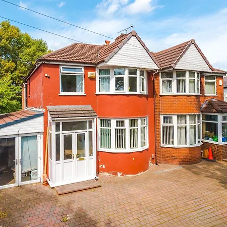 Spacious 3bed In Stretford, Sleeps 6, Parking Vakantiehuis Manchester