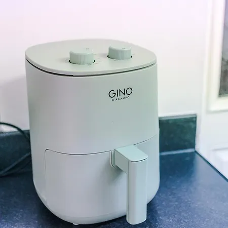 Spacious 3bed In Stretford, Sleeps 6, Parking *