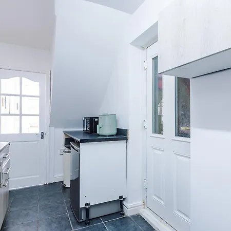 Spacious 3bed In Stretford, Sleeps 6, Parking Hébergement de vacances