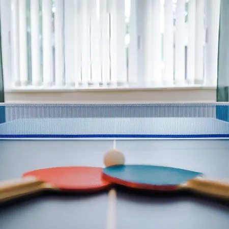 Spacious 3bed In Stretford, Sleeps 6, Parking Manchester