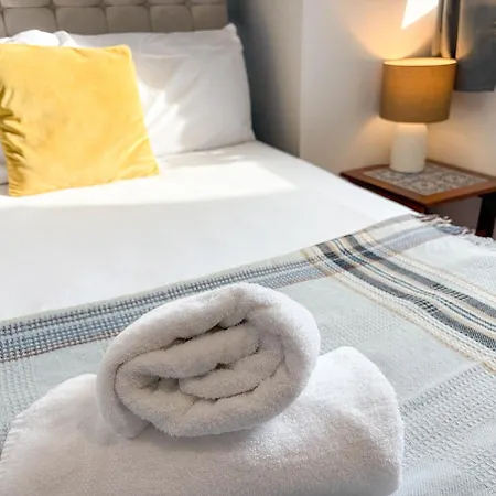 Lejlighed Spacious 2br 2ba Centre Sleeps 5 *