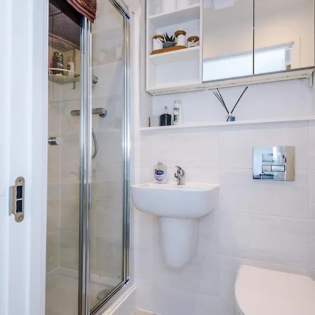 Spacious In Mcr - Free Parking, Ps5 & Superfast Wifi Manchester