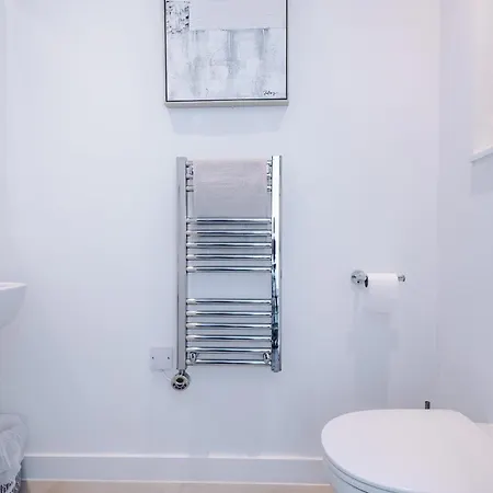 Spacious In Mcr - Free Parking, Ps5 & Superfast Wifi Apartment Manchester
