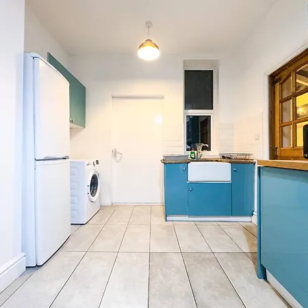 Dom wakacyjny 5bdr | Tram Access|free St Parking *