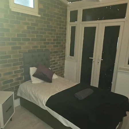 Dom wakacyjny 5bdr | Tram Access|free St Parking *