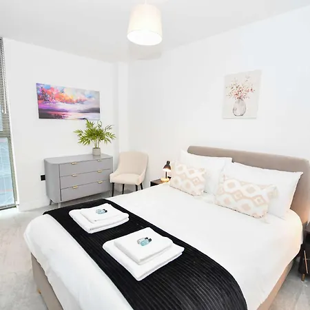 Modern 2 Bed Flat In W Balcony *