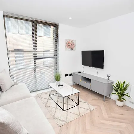 Modern 2 Bed Flat In W Balcony *