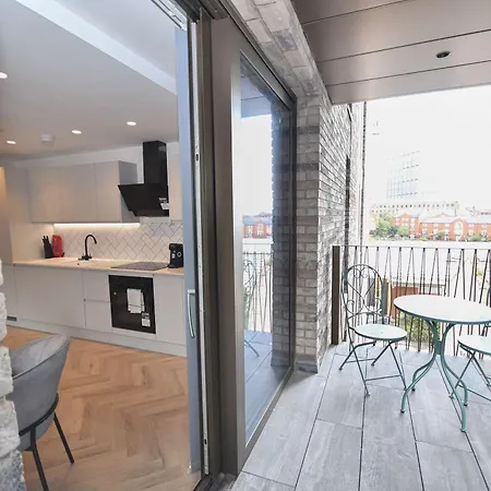 アパート Modern 2 Bed Flat In W Balcony マンチェスター