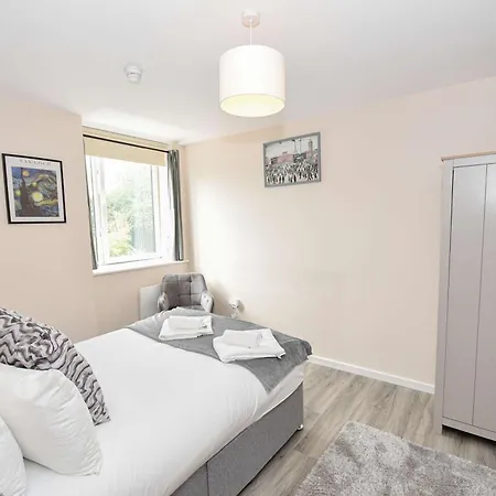 Apartmán Lovely 2 Bedroom In Salford