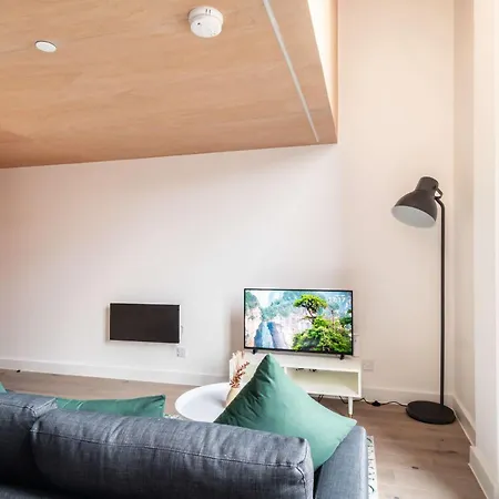 Modern And Quirky 2 Bed Flat In Manchester