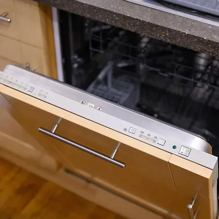 Flat By Superhost شقة