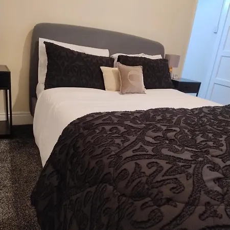 Апартаменты 2 Beds Suburb Nestled Nook Манчестер