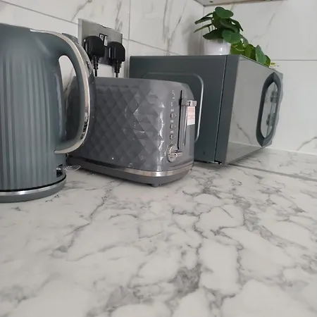 Апартаменты 2 Beds Suburb Nestled Nook Манчестер