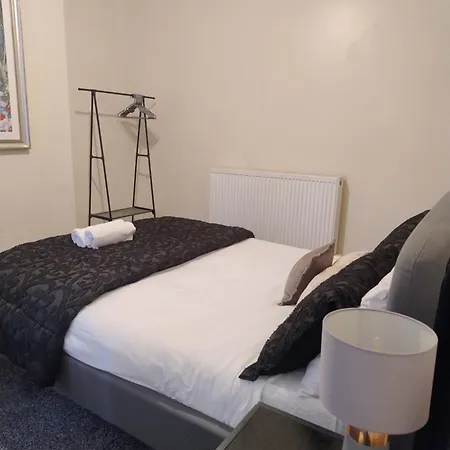 2 Beds Suburb Nestled Nook Appartement