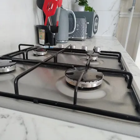 2 Beds Suburb Nestled Nook Апартаменты *