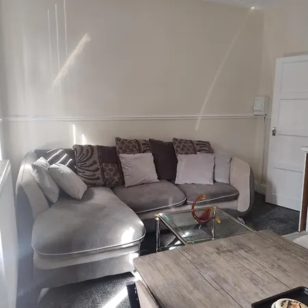 2 Beds Suburb Nestled Nook Апартаменты