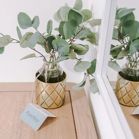 Big Mcr 5-bedroom Contractor House Sleeps 8 With Parking By Purestay * Manchester