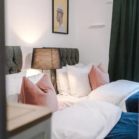 Big Mcr 5-bedroom Contractor House Sleeps 8 With Parking By Purestay * Manchester