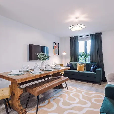 Big Mcr 5-bedroom Contractor House Sleeps 8 With Parking By Purestay