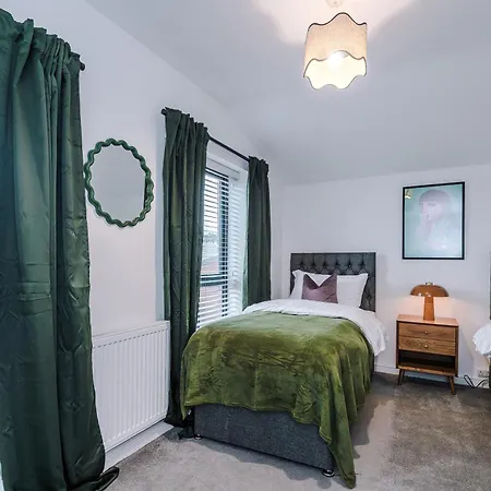Big Mcr 5-bedroom Contractor House Sleeps 8 With Parking By Purestay Casa de Férias Manchester