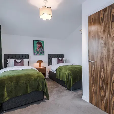 Big Mcr 5-bedroom Contractor House Sleeps 8 With Parking By Purestay * Manchester