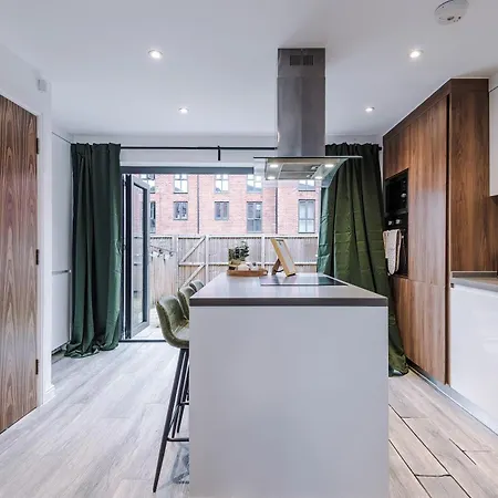 Big Mcr 5-bedroom Contractor House Sleeps 8 With Parking By Purestay * Manchester