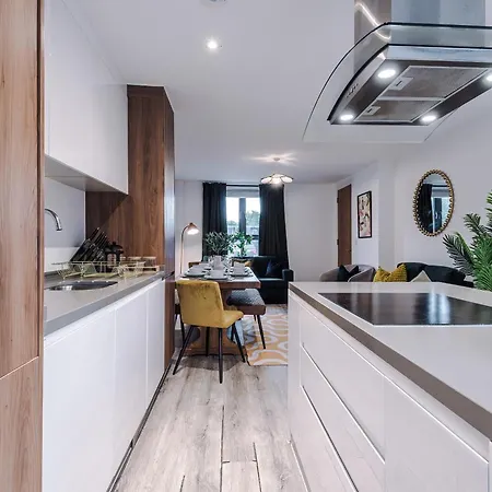 Big Mcr 5-bedroom Contractor House Sleeps 8 With Parking By Purestay * Manchester