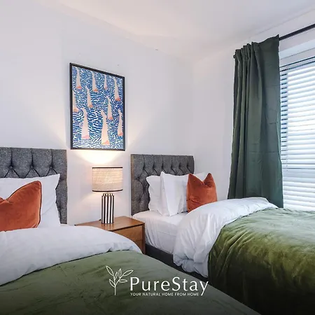 Holiday home Big Mcr 5-bedroom Contractor House Sleeps 8 With Parking By Purestay Manchester