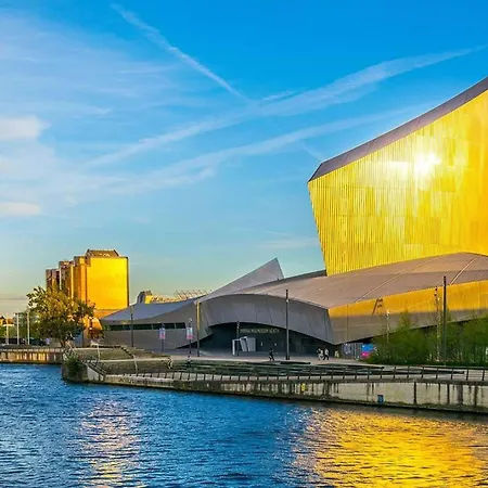 Gasthuis Quiet Spacious In Salford-samson Plab *