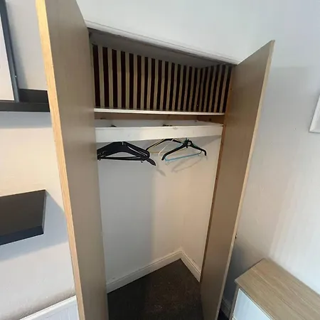 Quiet Spacious In Salford-samson Plab *