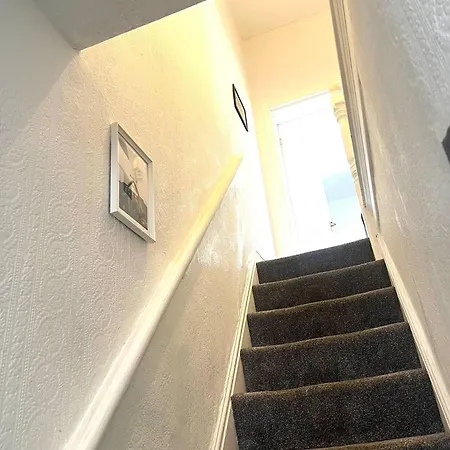 Quiet Spacious In Salford-samson Plab