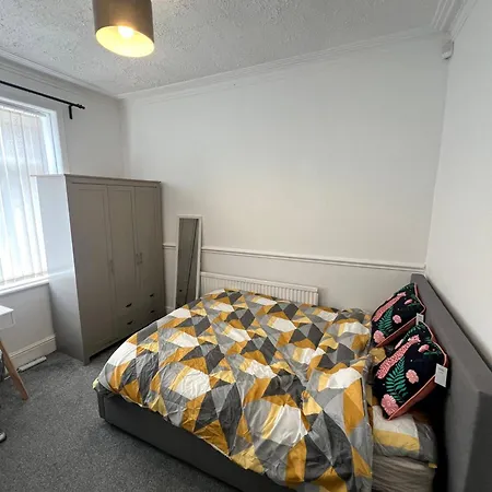 Comfort Near Salford Uni- Samson Plab Манчестер