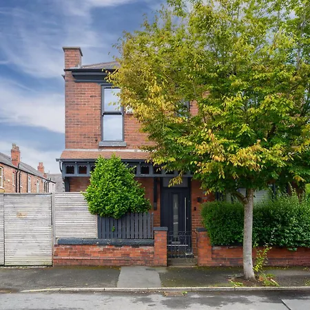 West Didsbury Retreat L Cinema L Sleeps 8 مانشستر