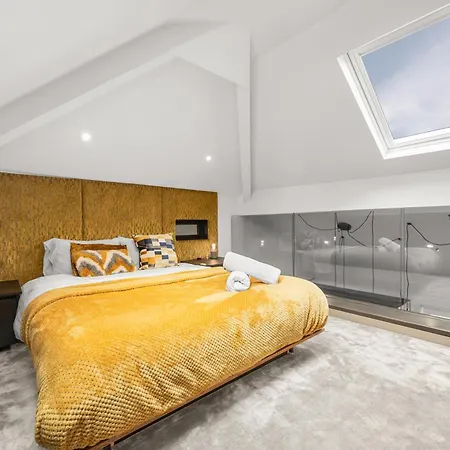 West Didsbury Retreat L Cinema L Sleeps 8