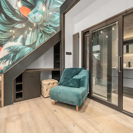 West Didsbury Retreat L Cinema L Sleeps 8 مانشستر