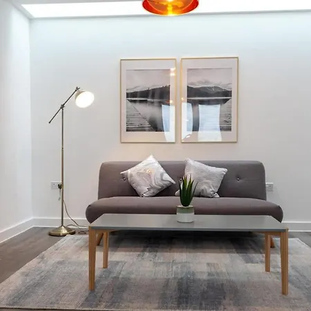 アパート Modern & Spacious 2 Bed By Old Trafford