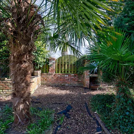 Large Victorian House In Trafford Park - Pass The Keys בית נופש