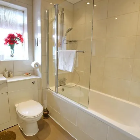 Base For 4 Bed-garden-free Parking - Pass The Keys Manchester