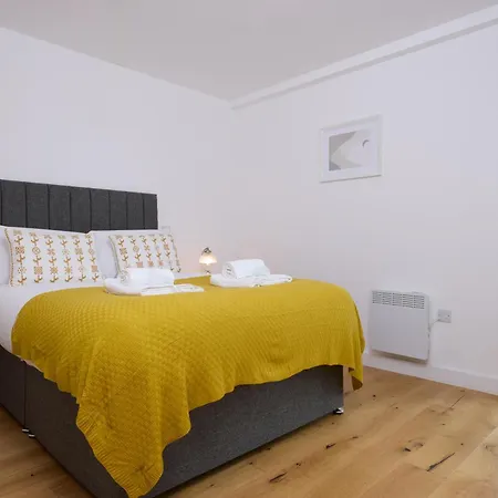 Finlays Yard By Veeve *