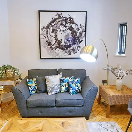 New Build Duplex Minutes From Centre - Pass The Keys *